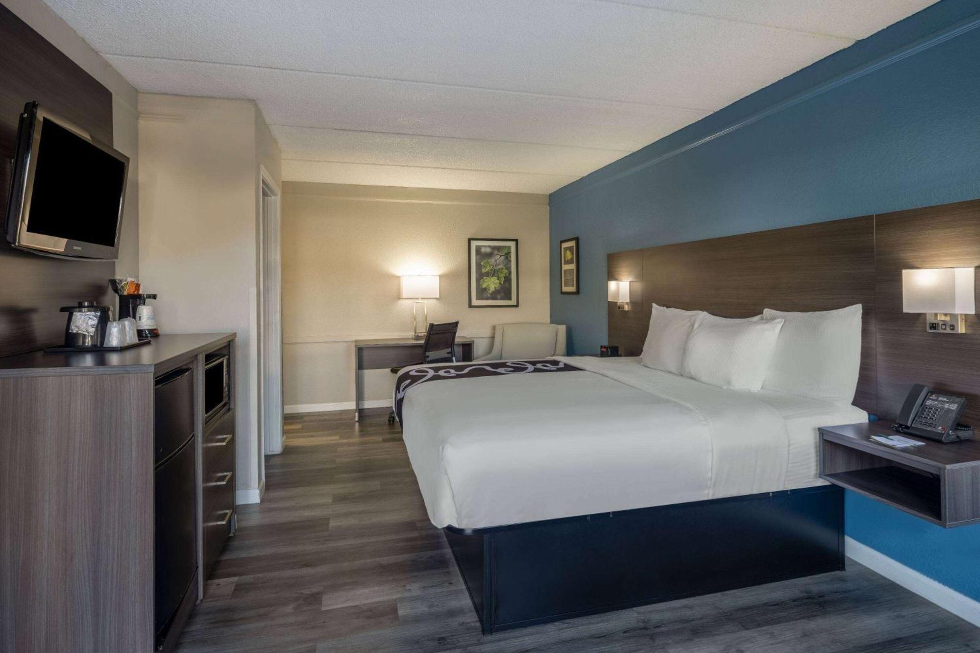 La Quinta Inn By Wyndham Sacramento North Carmichael Exterior photo